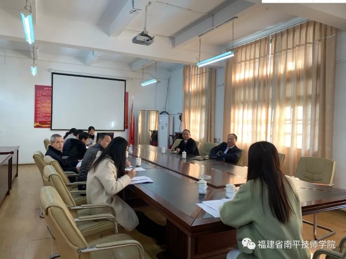 主题教育组织生活会.jpg 主题教育组织生活会.jpg