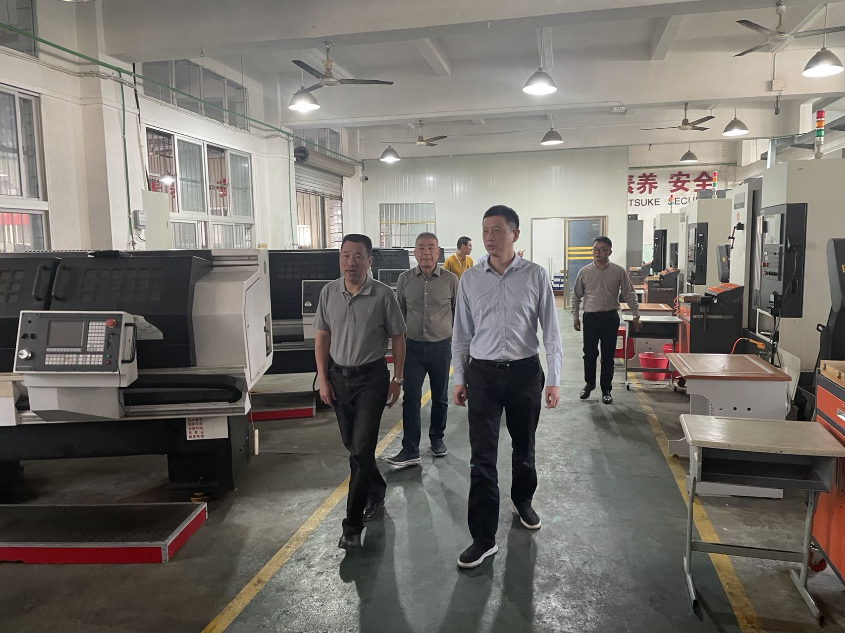 参观宁德技师学院数控实训场所1.jpg