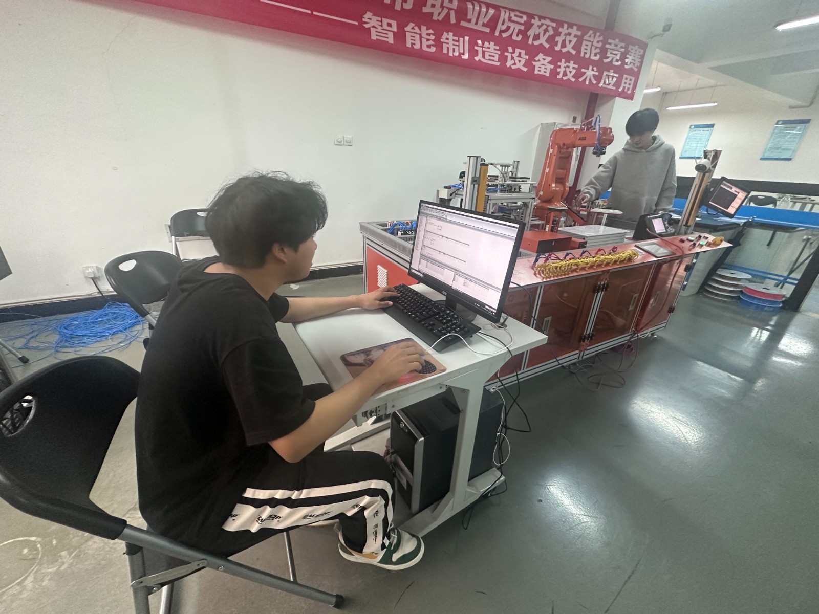 智能制造设备技术应用02.jpg