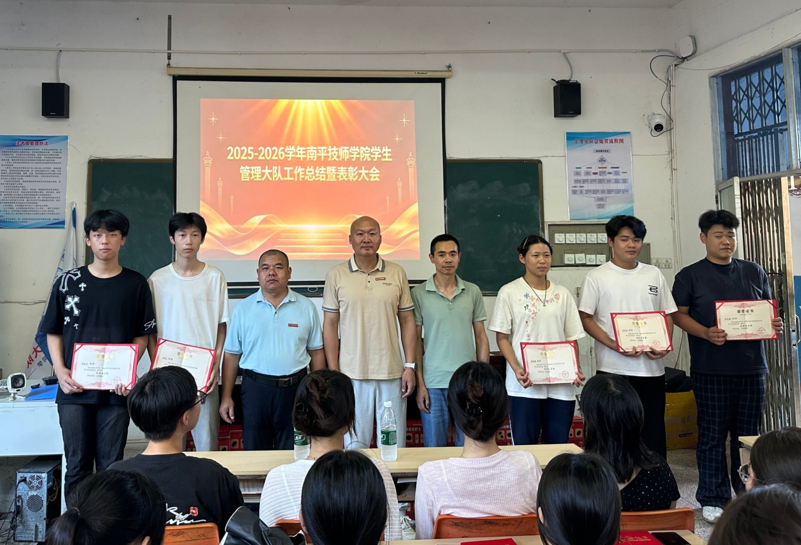 e62725b71554796753ad3b0d941ced34_副本.jpg