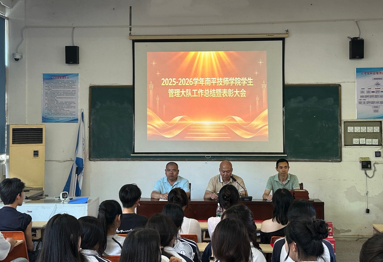 bebaaeae1801db36d9f53e7ac772af61_副本.jpg